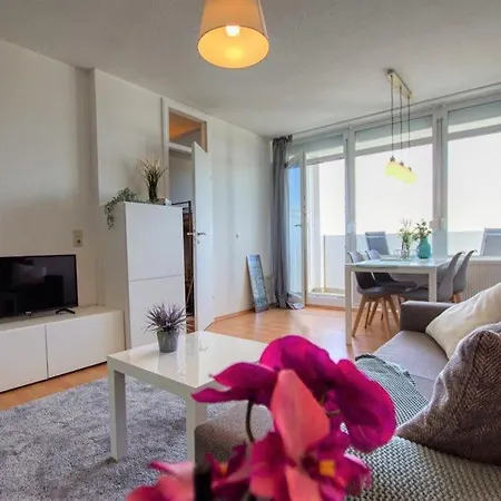 - Haus L, App 0l1003 *